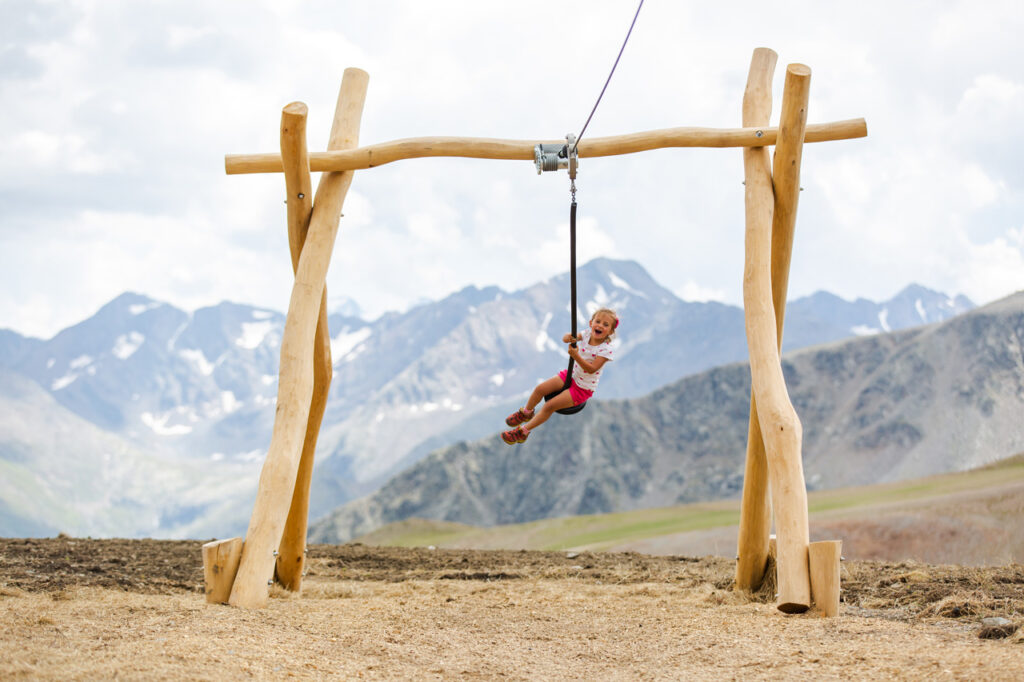KristallTurm Flying Fox am Spielplatz im italienischen Skigebiet Carosello3000