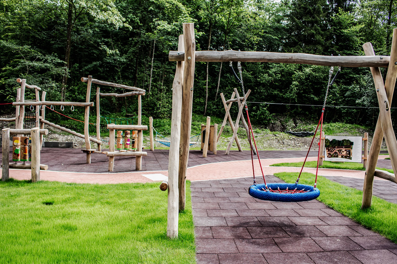 KristallTurm Nestschaukel am Abenteuer-Inklusionsspielplatz am Nordgraben Miesbach
