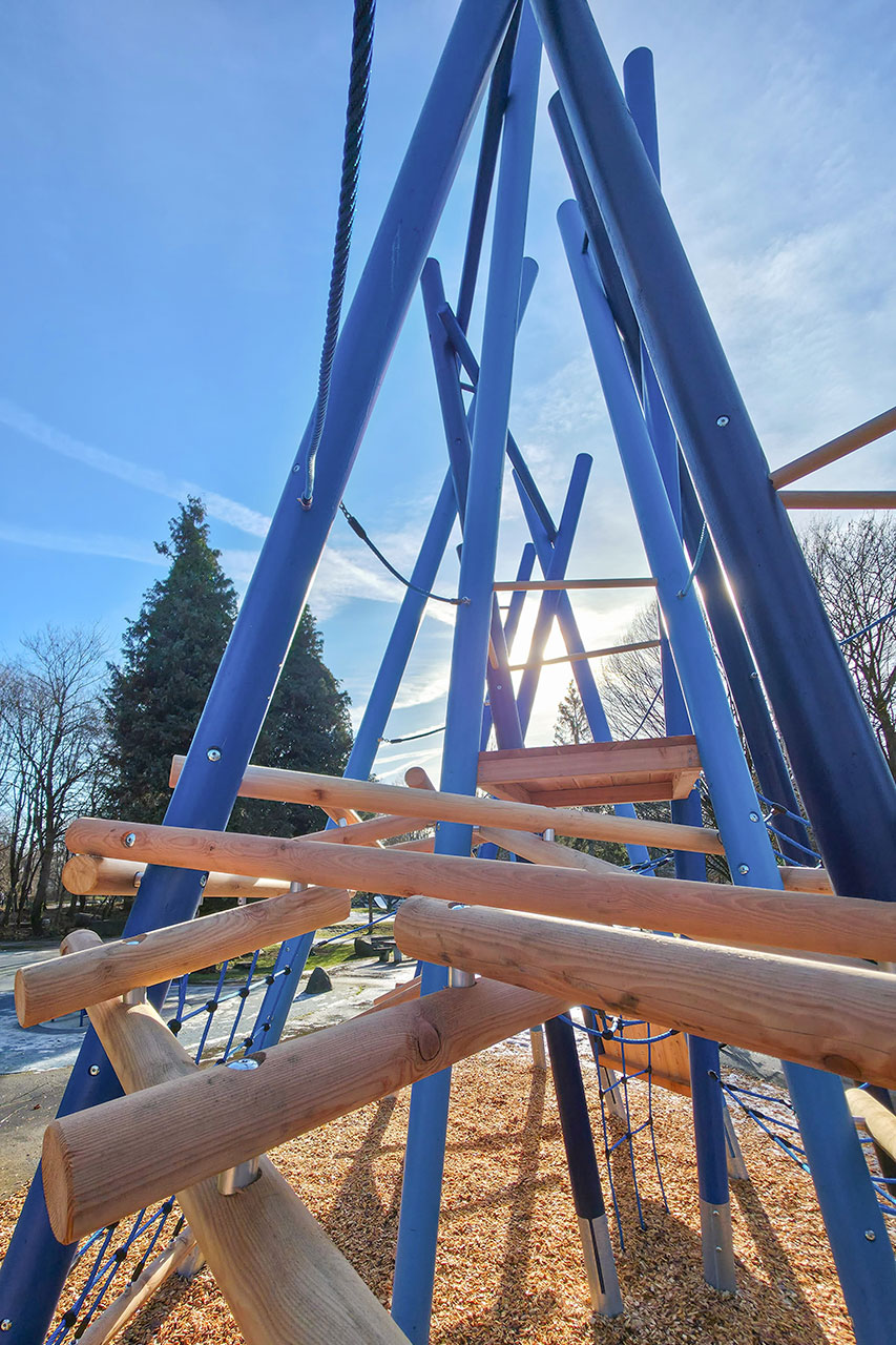 KristallTurm Stangenwald Klettergerüst Weißenseepark München