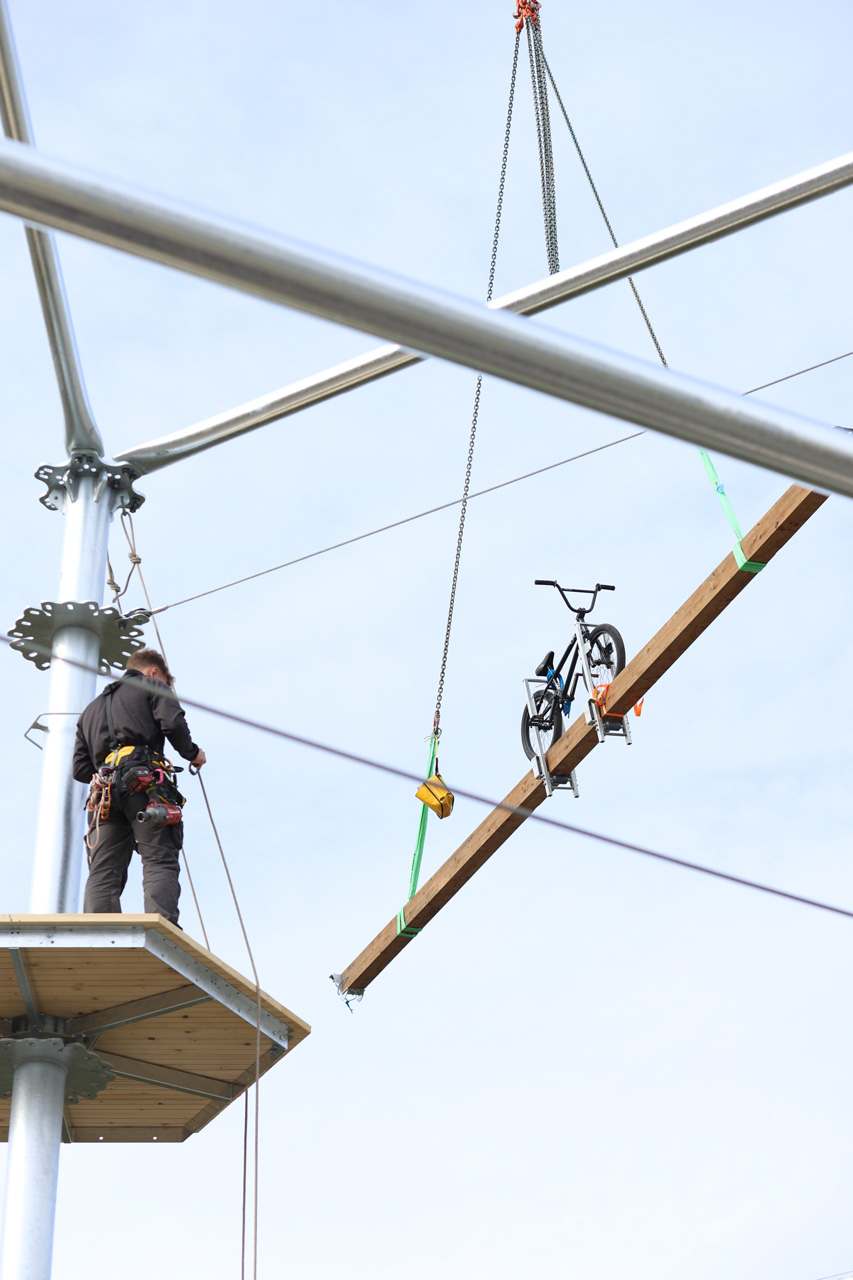 Assembling the new Climbing Tower in the heart of the Olympic Park