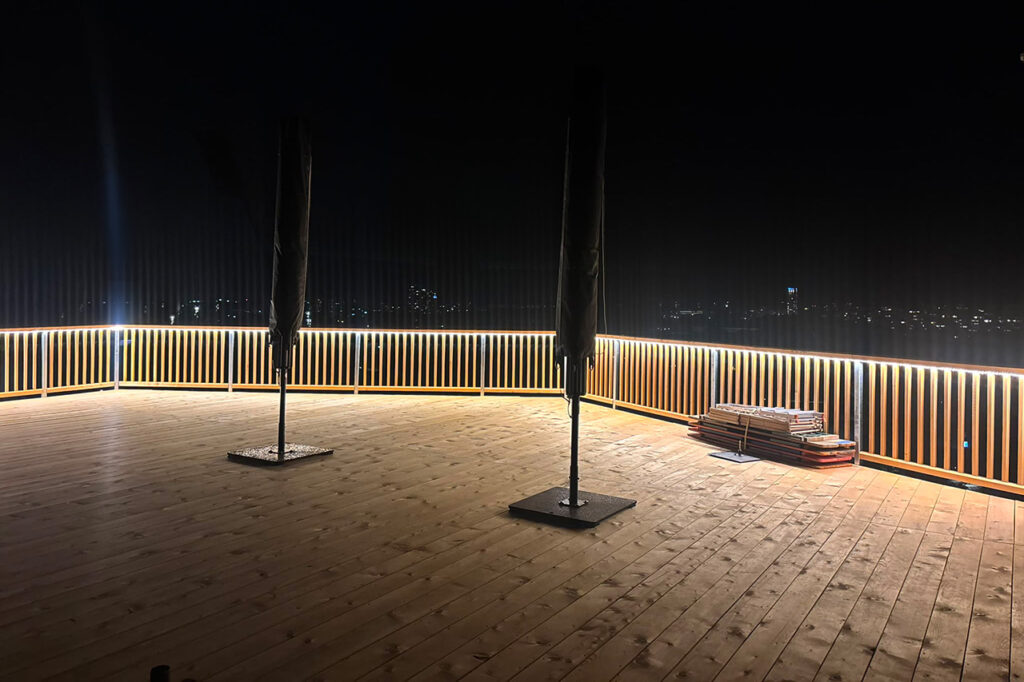 Beleuchtung der Plattform durch LED Leiste