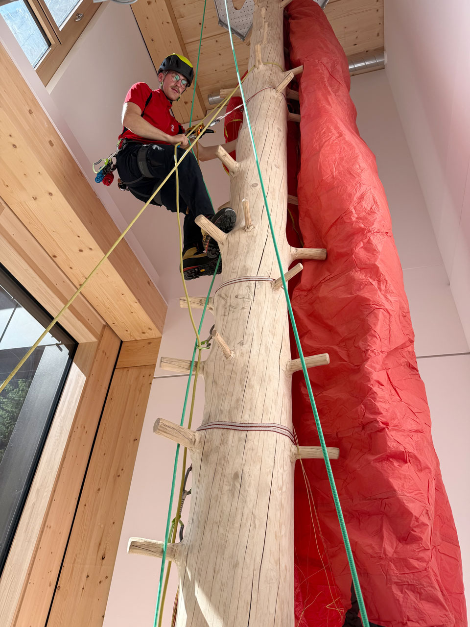 KristallTurm Kletterbaum für Bergwacht Bayern