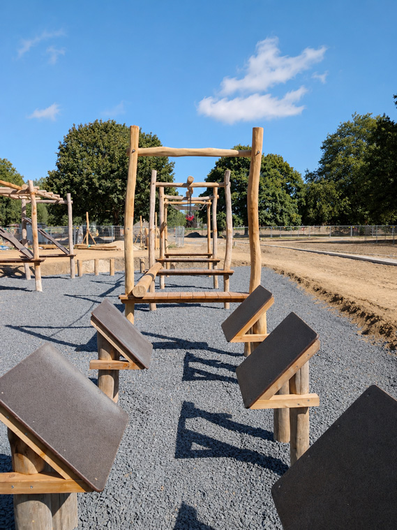 KristallTurm Ninja Warrior Parcours aus Robinie für Freizeitareal in Moers
