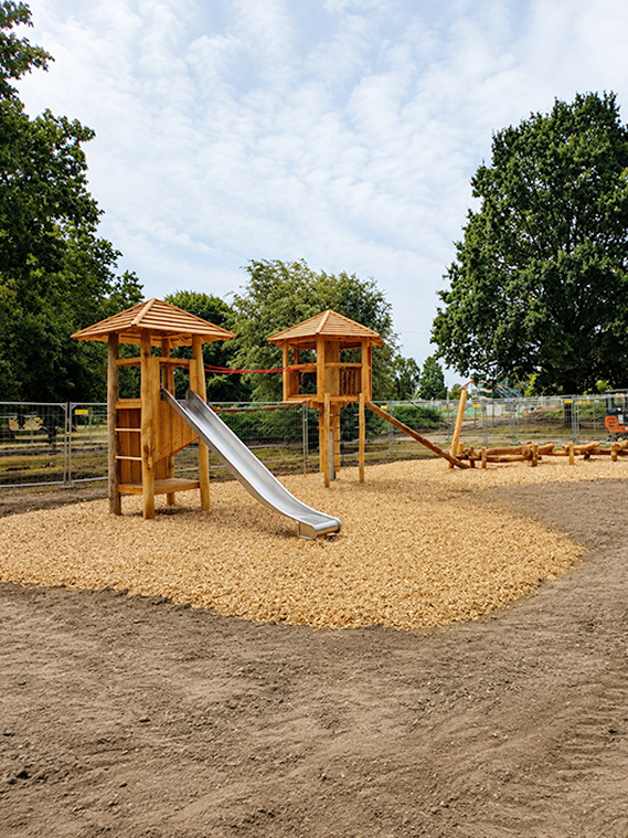 KristallTurm Spielplatz mit Turmkombination Adlerhorst für Freizeitareal Solimare in Moers